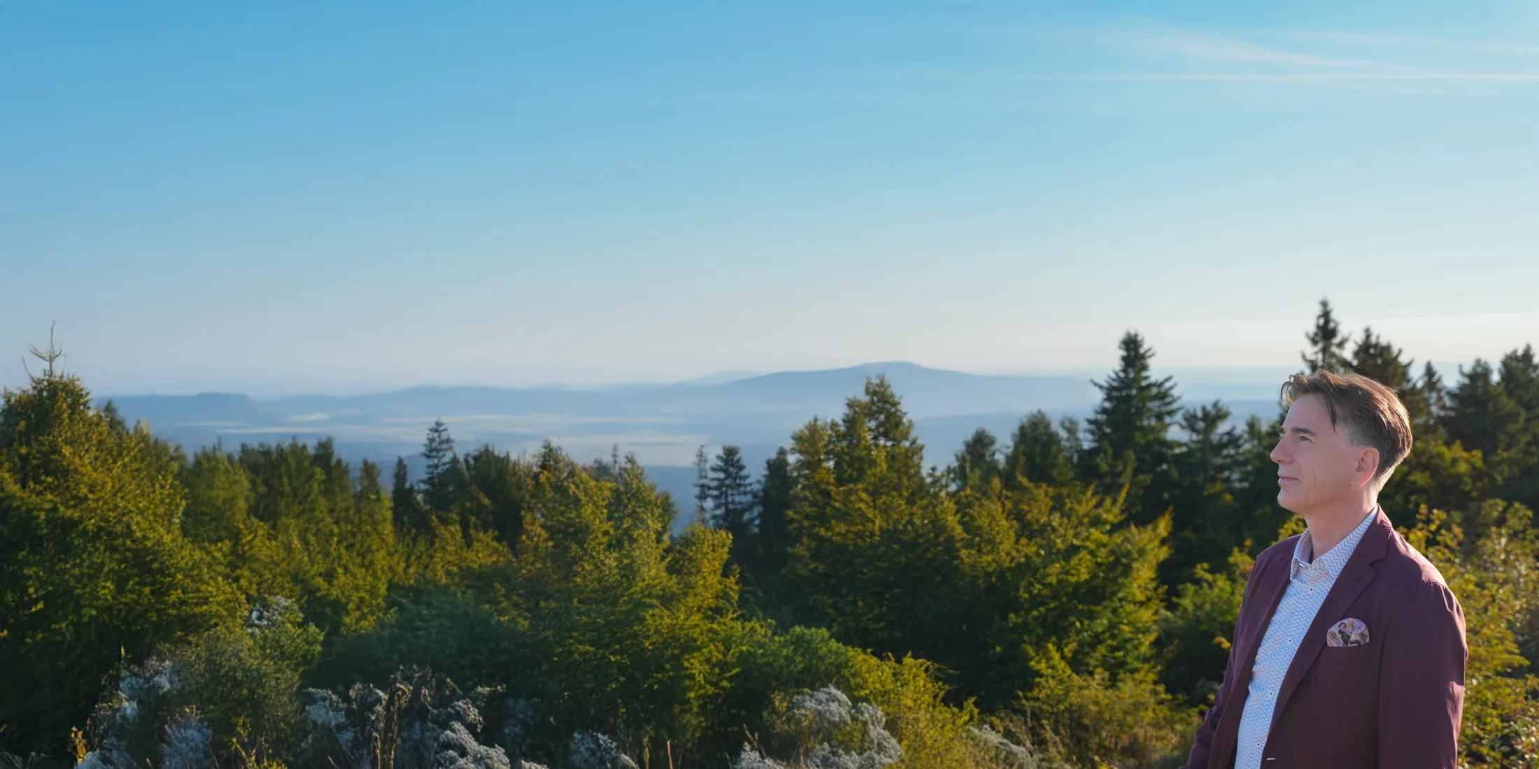 Heiko Elzenheimer am Feldberg mit Blick in die Ferne