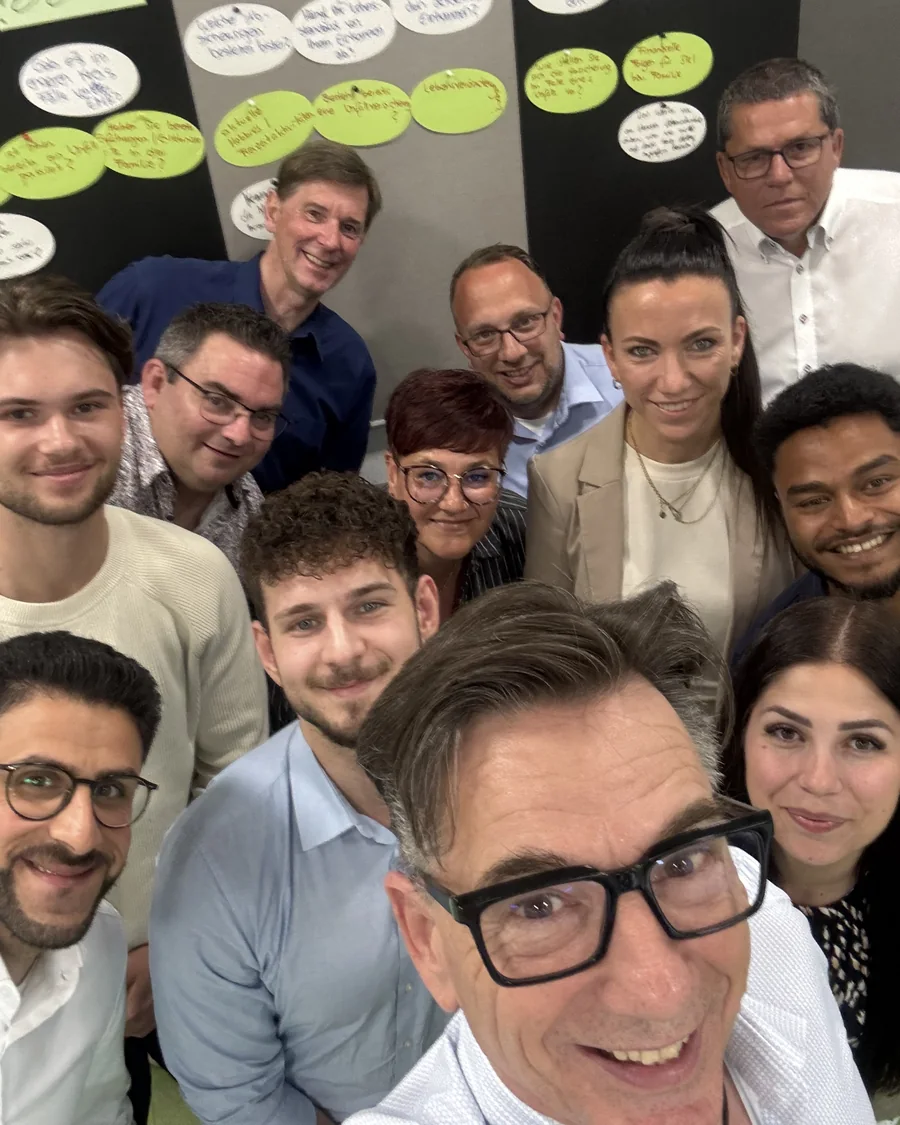 Gruppenselfie von Heiko Elzenheimer mit Seminarteilnehmern